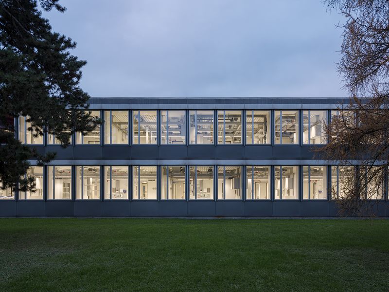 Umbauten HPT – Hinter der klaren Rasterstruktur entsteht Raum für flexible Nutzungsszenarien. – Beat Bühler